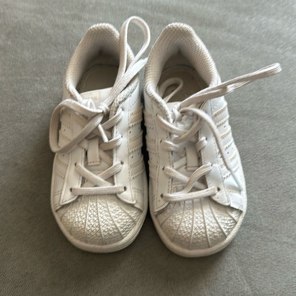 Adidas Infant shoes - Picture 1 of 3